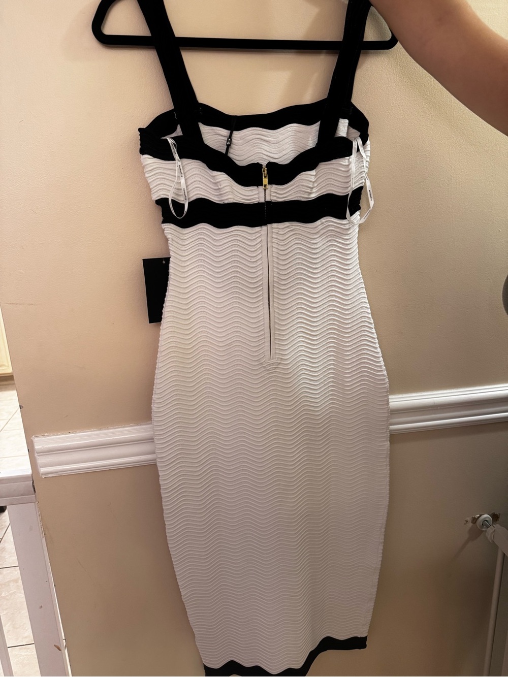 Sleeveless White Midi Dress with Black Trim and Cutout - Picture 6 of 6